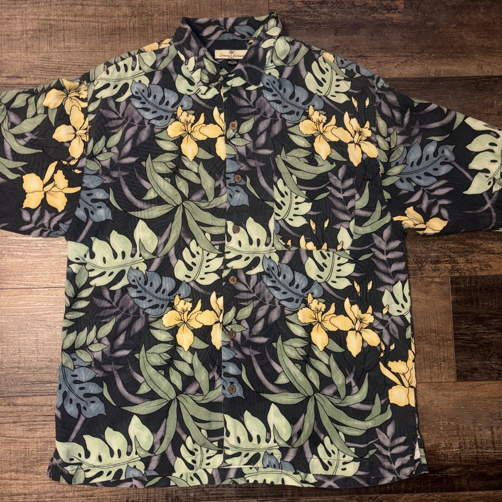 Tommy Bahama Men's Large Hawaiian  Shirt Classic Aloha 100% Silk Bold Tropical